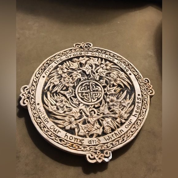 McHarp Heart and Home Round Celtic Blessing Plaque 8.5” - Picture 3 of 6